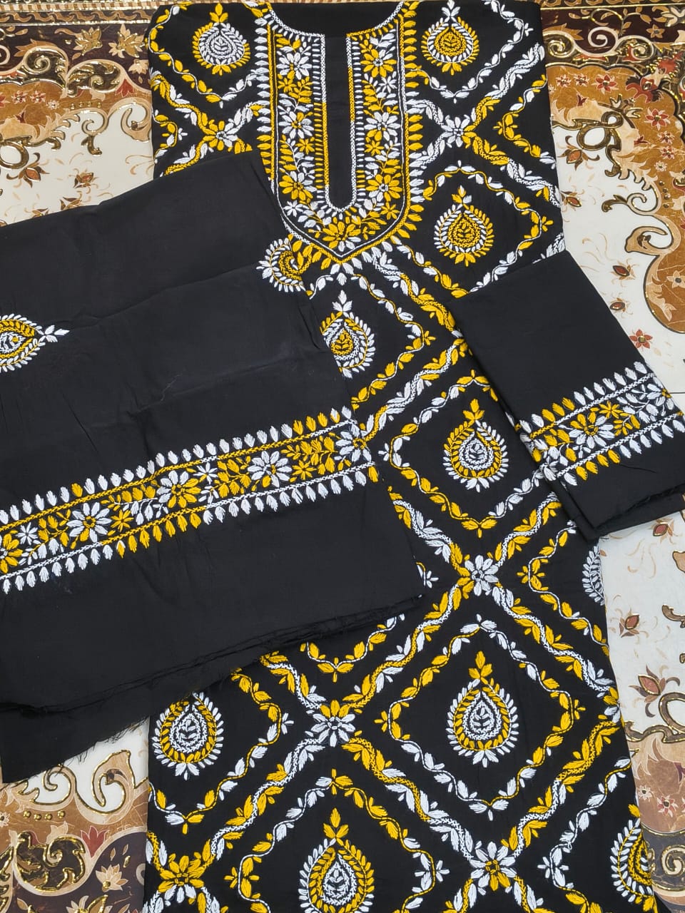 হাতের কাজের থ্রি পিস (ডলার ছাড়া)