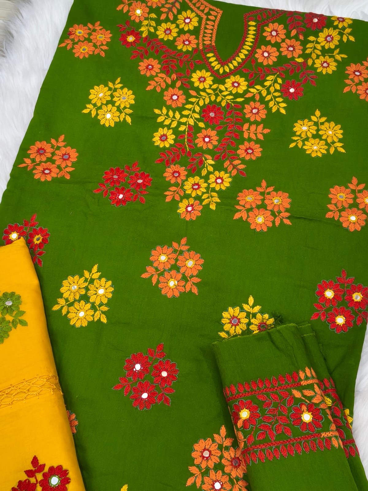 হাতের কাজের থ্রি পিস (কুশি কাটা)