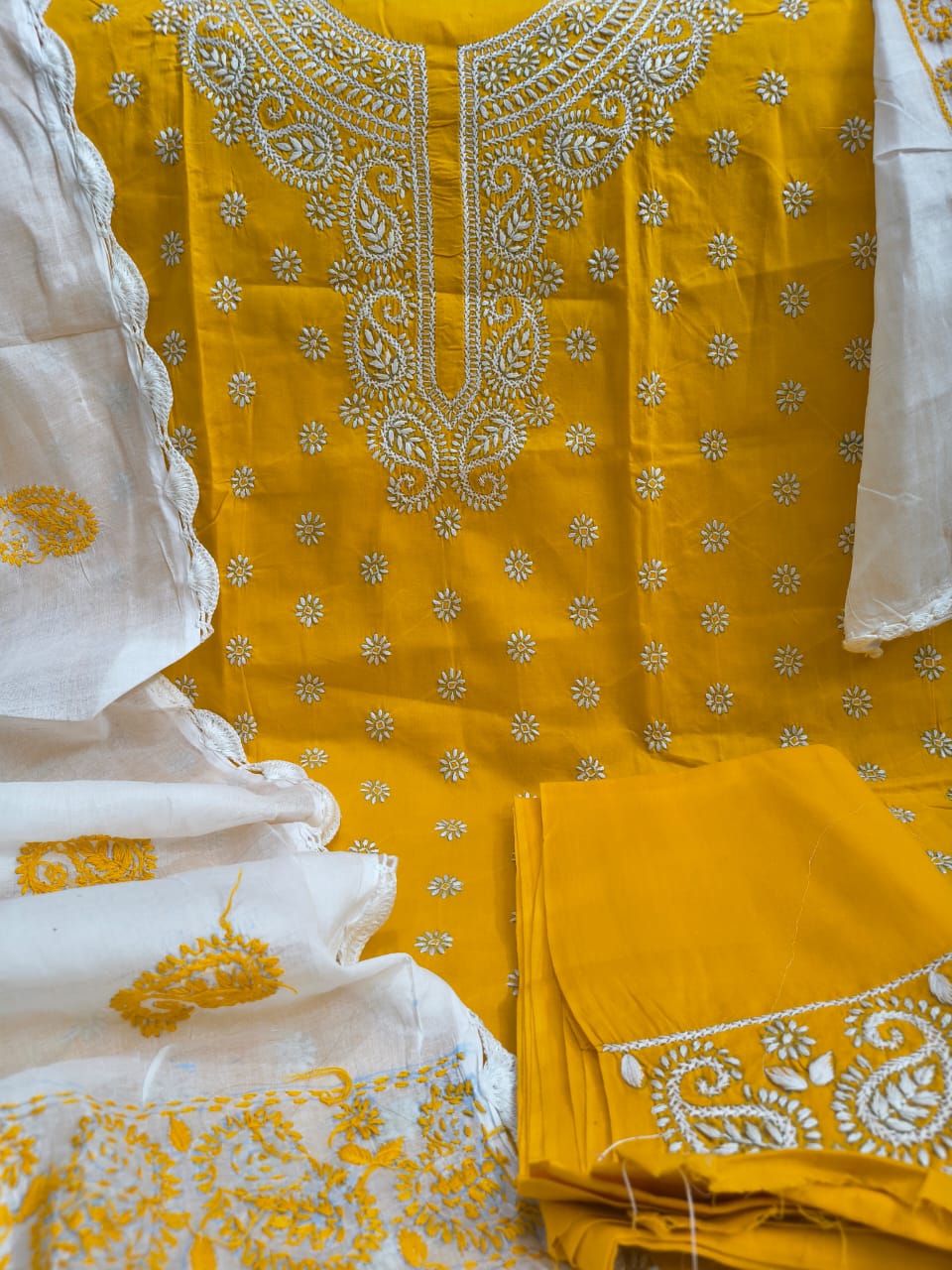 হাতের কাজের থ্রি পিস (কুশি কাটা)