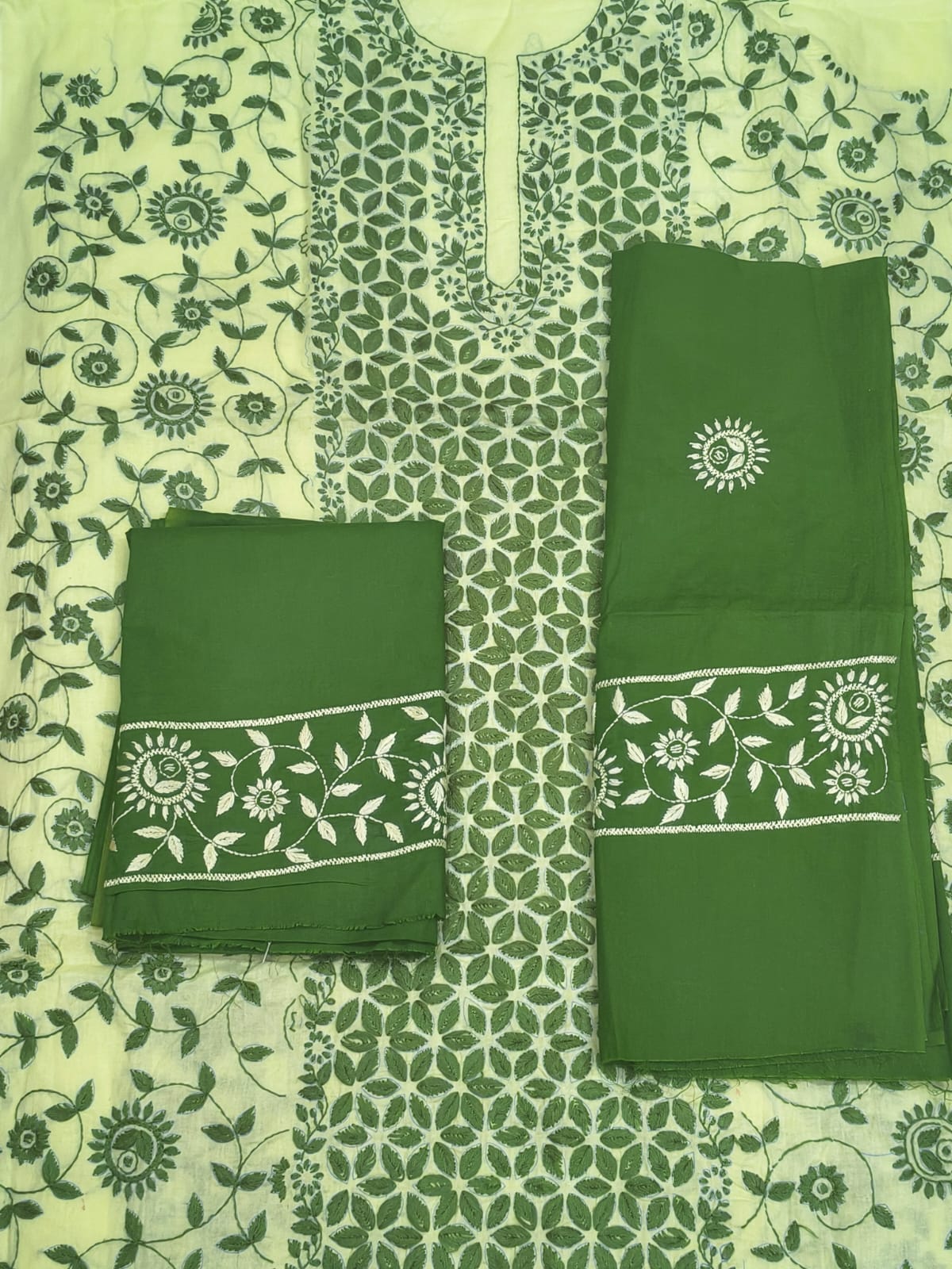 হাতের কাজের থ্রি পিস (ডলার ছাড়া)