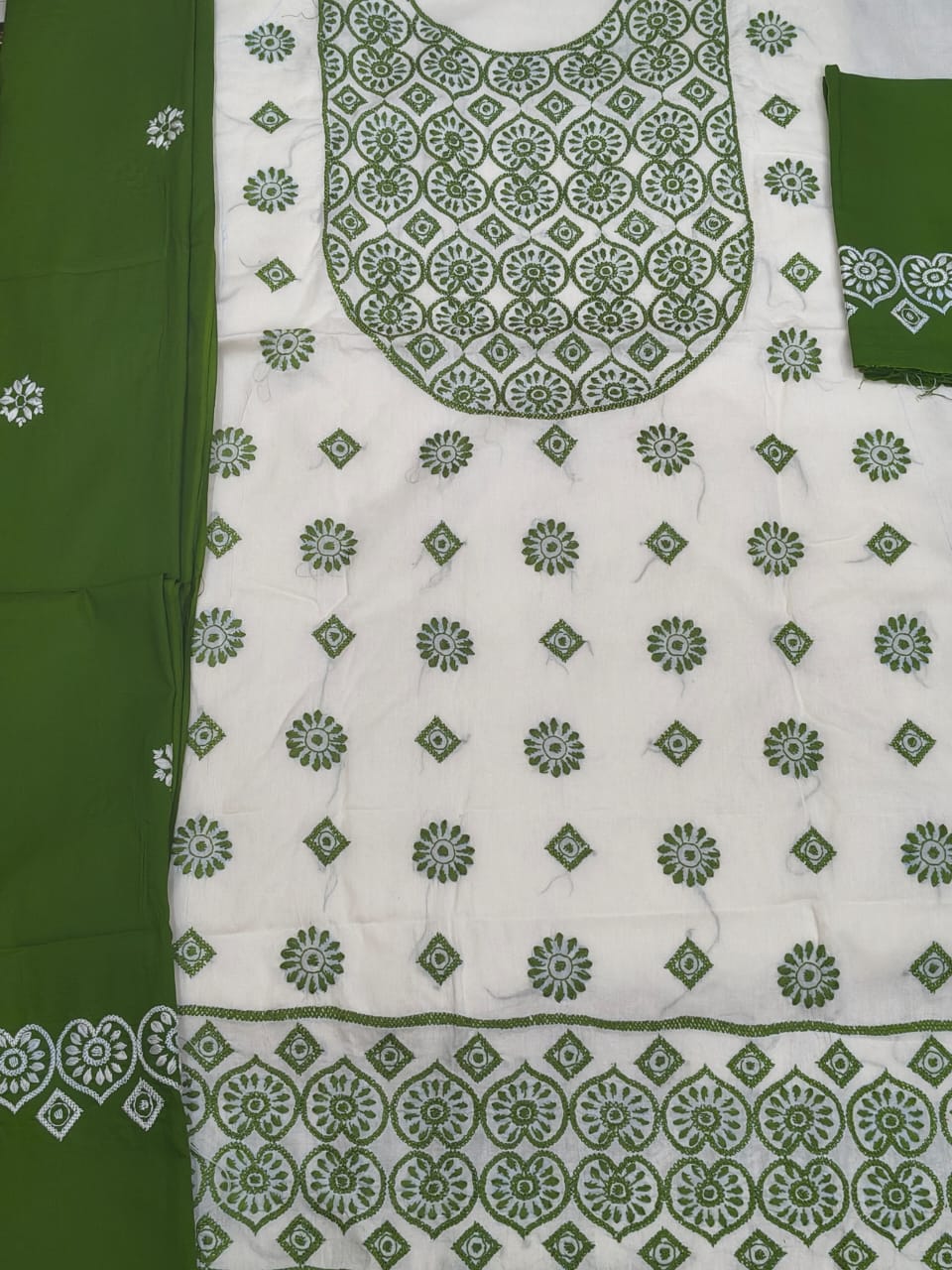 হাতের কাজের থ্রি পিস (ডলার ছাড়া)