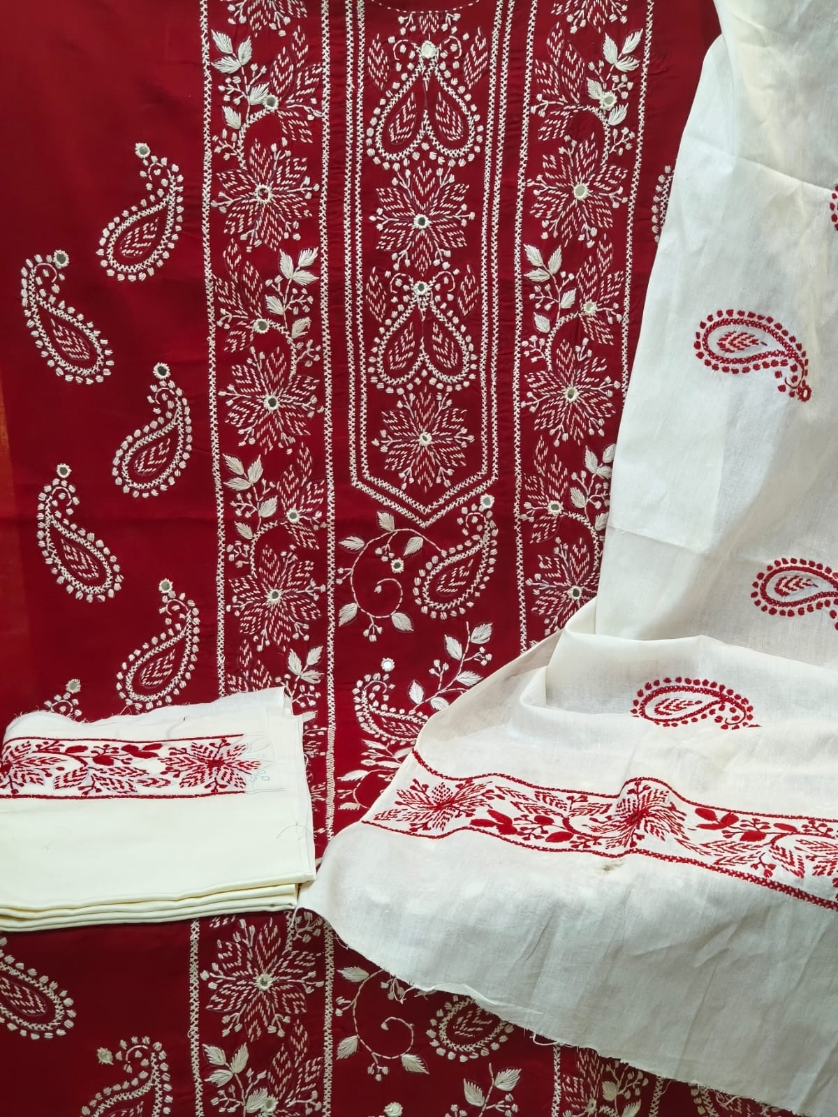 হাতের কাজের থ্রি পিস (ডলার ছাড়া)