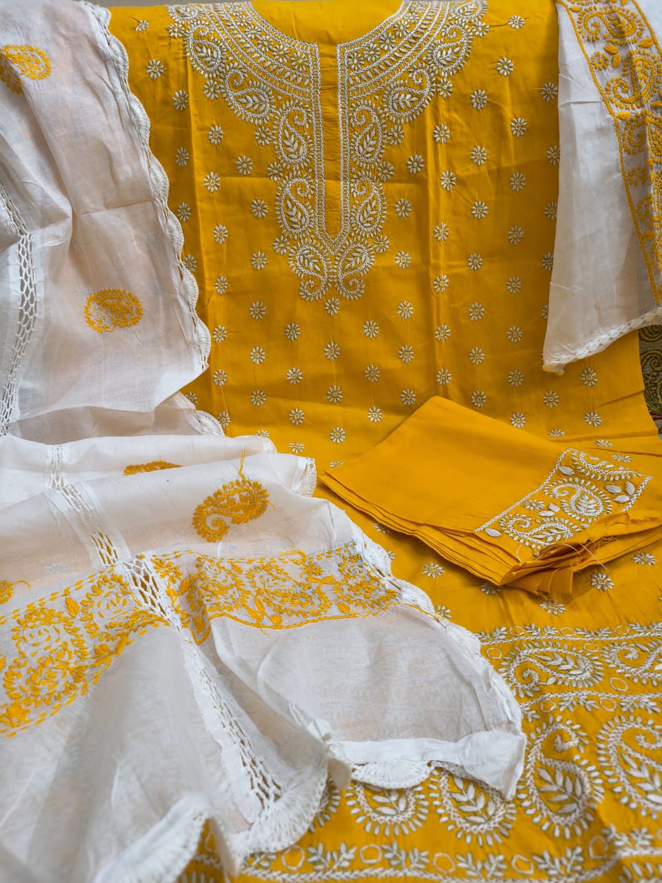 হাতের কাজের থ্রি পিস (ডলার ছাড়া)